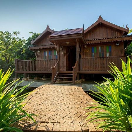 Suksatan Lamphun Hotel Buitenkant foto
